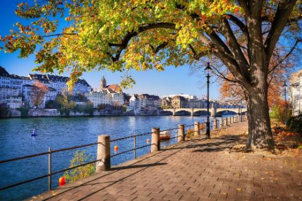 Die bekannteste meteorologische Besonderheit von Basel: Am Rheinknie scheint im Herbst die Sonne häufiger als im Mittelland. (Bild: Pixabay)