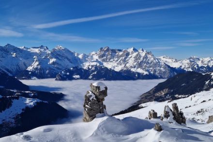 Eitler Sonnenschein oberhalb des Hochnebels bei Spiringen.