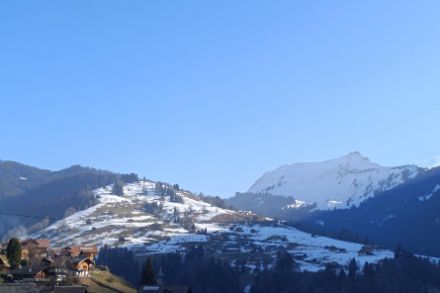 In Habkern im Berner Oberland war es schon heute Vormittag praktisch wolkenlos. Bildquelle: Meteomeldungen/App