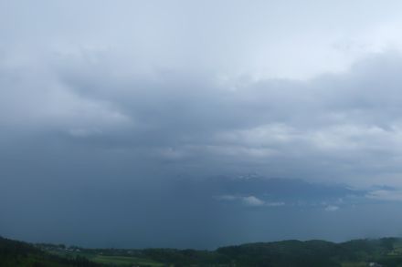 Schauer vom Mont Pèlerin aus um 6:20 Uhr Lokalzeit. MeteoSchweiz