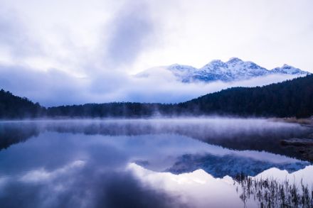 See in der Morgendämmerung