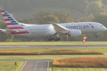 Eine Boeing 787 der American Airline landet in Zürich bei sehr wenig (Gegen-)Wind. Foto: MeteoSchweiz