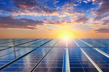 Solarpanels in der Abendsonne