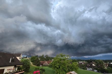 Gewitteraufzug über Mettmenstetten. Foto: Meteomeldung/App
