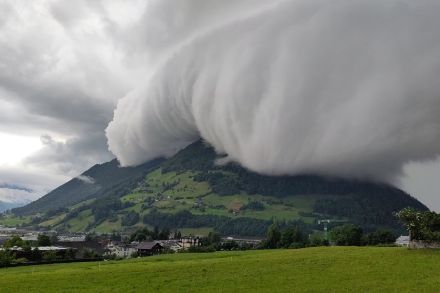 Abbildung 1: Aufziehender Schauer am Urmiberg bei Seewen (SZ).