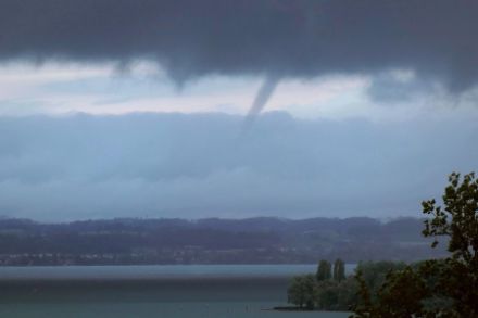 Wasserhose über den Bodensee, gesehen vom Rorschacherberg (SG) am 8. Juli um 6.07 Uhr