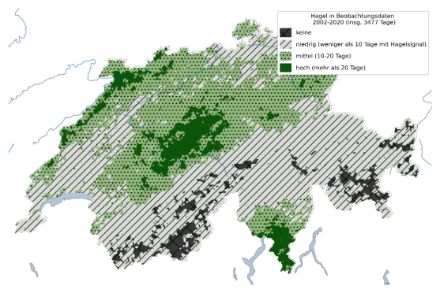 Die Abbildung ist eine Karte der Schweiz, die die Anzahl der Tage mit Hagel zeigt. Im Südtessin, in der Napfregion und entlang des Jura gibt es mehr als 20 Datenpunkte, im Mittelland verbreitet 10-20 Tage, in den Alpenregionen sowie im Westen südlich des Jura weniger als 10 Tage. In einigen Bergregionen der inneren Alpentäler wurde noch nie ein Hagelsignal verzeichnet.