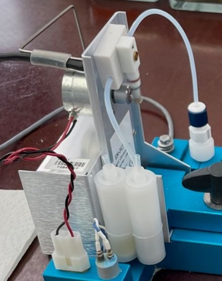 Die Abbildung zeigt die Ozonsonde des Typs ECC (Electrochemical Concentration Cell) des Her-stellers ESNCI, wie sie in Payerne zum Einsatz kommt.